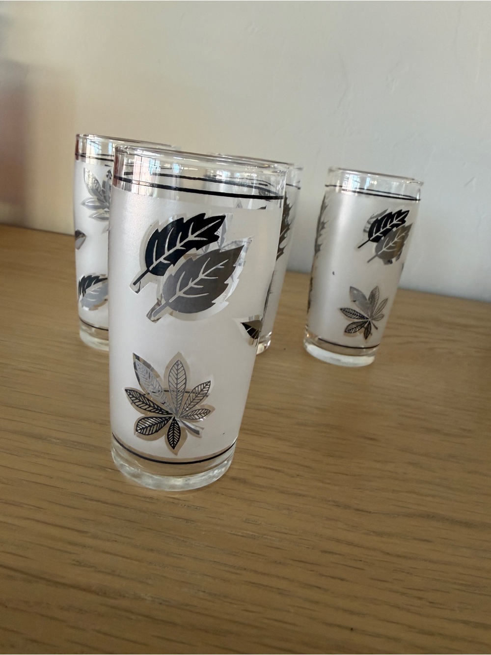 Vintage mid century modern Leaf Frosted Glass Tumbler - Silver Leaf Design